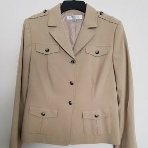 TAHARI ARTHUR S LEVINE Beige Pant Suit SIZE 10P PE